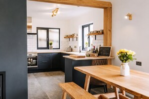Fridge, microwave, oven, stovetop - Modern balcony property, Sea views over Newgale (Newgale)