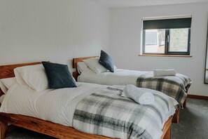2 Schlafzimmer, Schreibtisch, Bügeleisen/Bügelbrett, WLAN