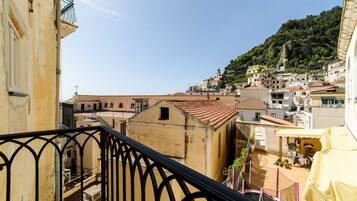 Executive Suite, Non Smoking, City View | Balcony view