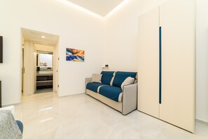 Deluxe Room, Non Smoking | Living area