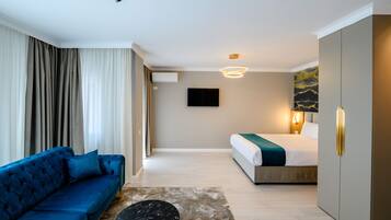 Deluxe Double Room, 1 Queen Bed with Sofa bed | Premium bedding, individually decorated, individually furnished