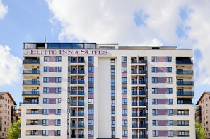 Front of property - ELITTE INN & SUITES (Chiajna)