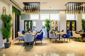 Restaurant - ELITTE INN & SUITES (Chiajna)