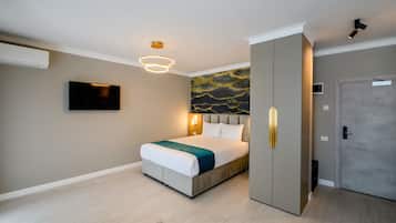 Deluxe Double Room, 1 Queen Bed with Sofa bed | Premium bedding, individually decorated, individually furnished