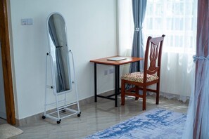 4 bedrooms, desk, iron/ironing board, free WiFi
