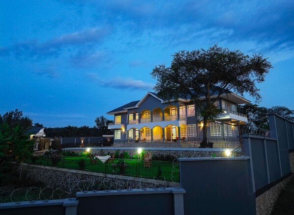 Exterior - Stargate Libra & Aries Apartment! Family-sized apartment with best Meru Mountain (Arusha Region)