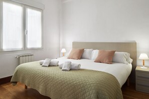 2 bedrooms, iron/ironing board, free WiFi, bed sheets - Botanika | The Rentals Collection (San Sebastián)