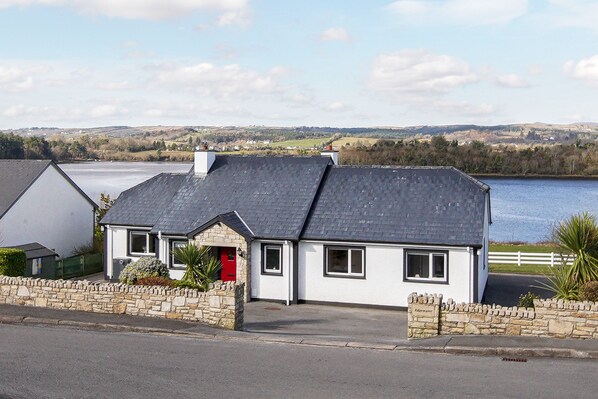 Exterior - Fresh & Stylish | Ocean View | Donegal Town & Bay (Tullycullion)