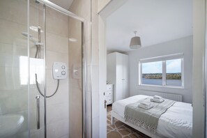 Shower, hair dryer, towels, soap - Fresh & Stylish | Ocean View | Donegal Town & Bay (Tullycullion)