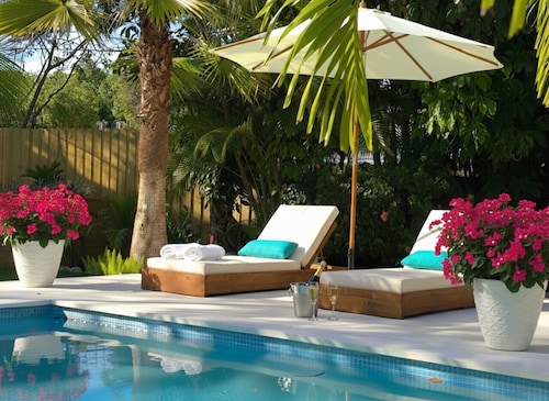 6BR | Heated Pool | Jacuzzi | Sauna | Beach area