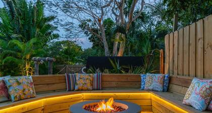 6BR | Heated Pool | Jacuzzi | Sauna | Beach area