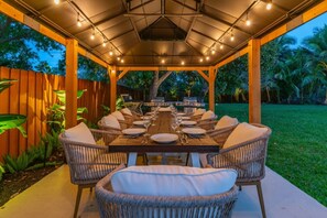 Outdoor dining
