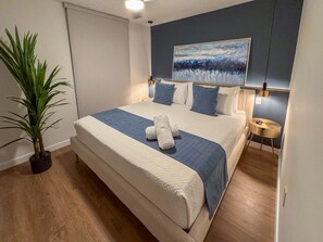 6 bedrooms, desk, iron/ironing board, free WiFi