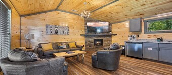 I Do: Romantic Smokies Cabin!