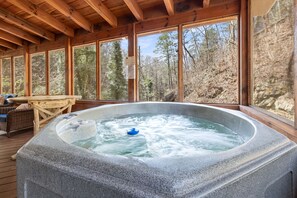 Interior - Away From The Crowd But Close To The Fun (GATLINBURG)