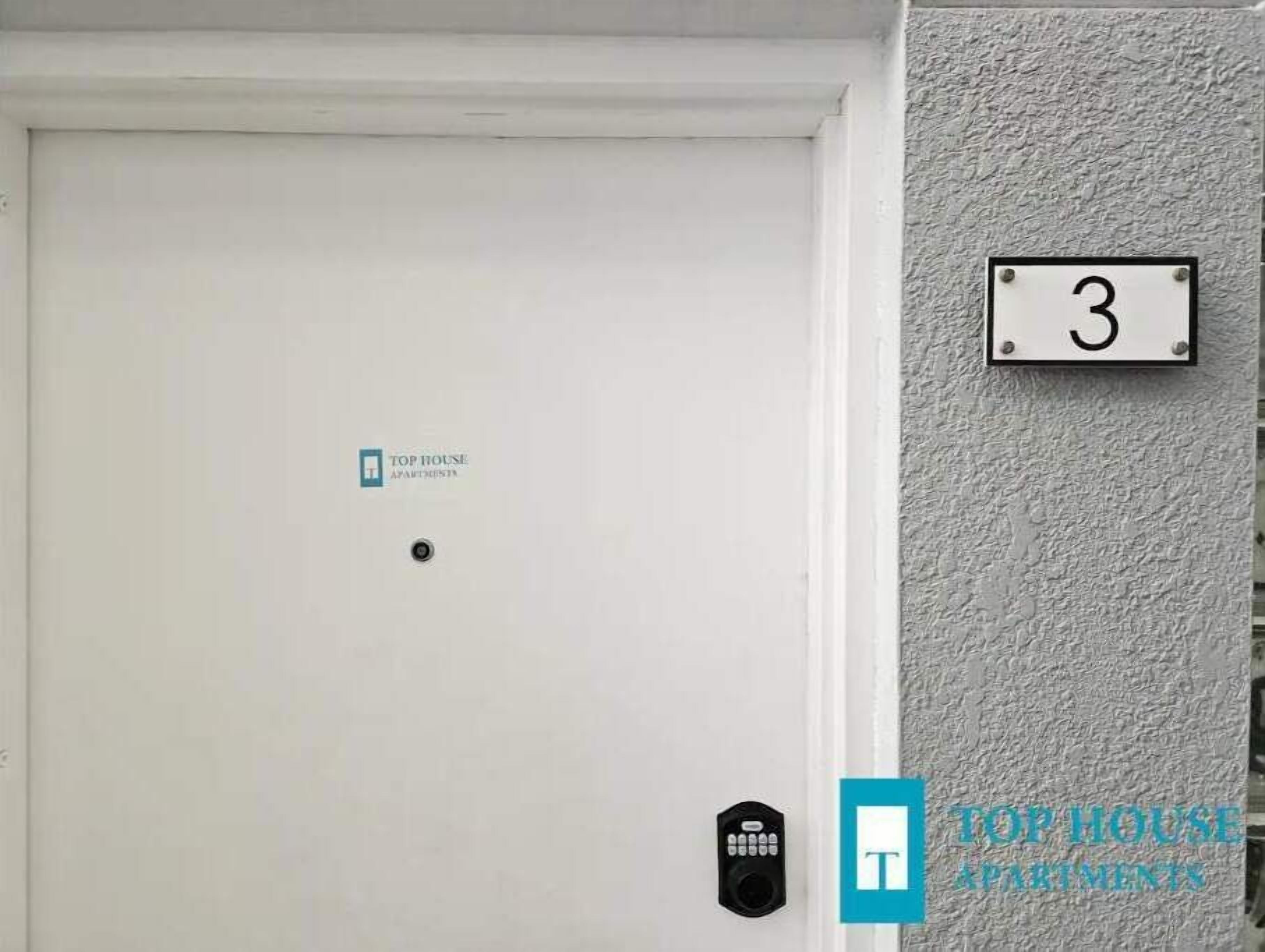 645 Airport/Top House Apartment3