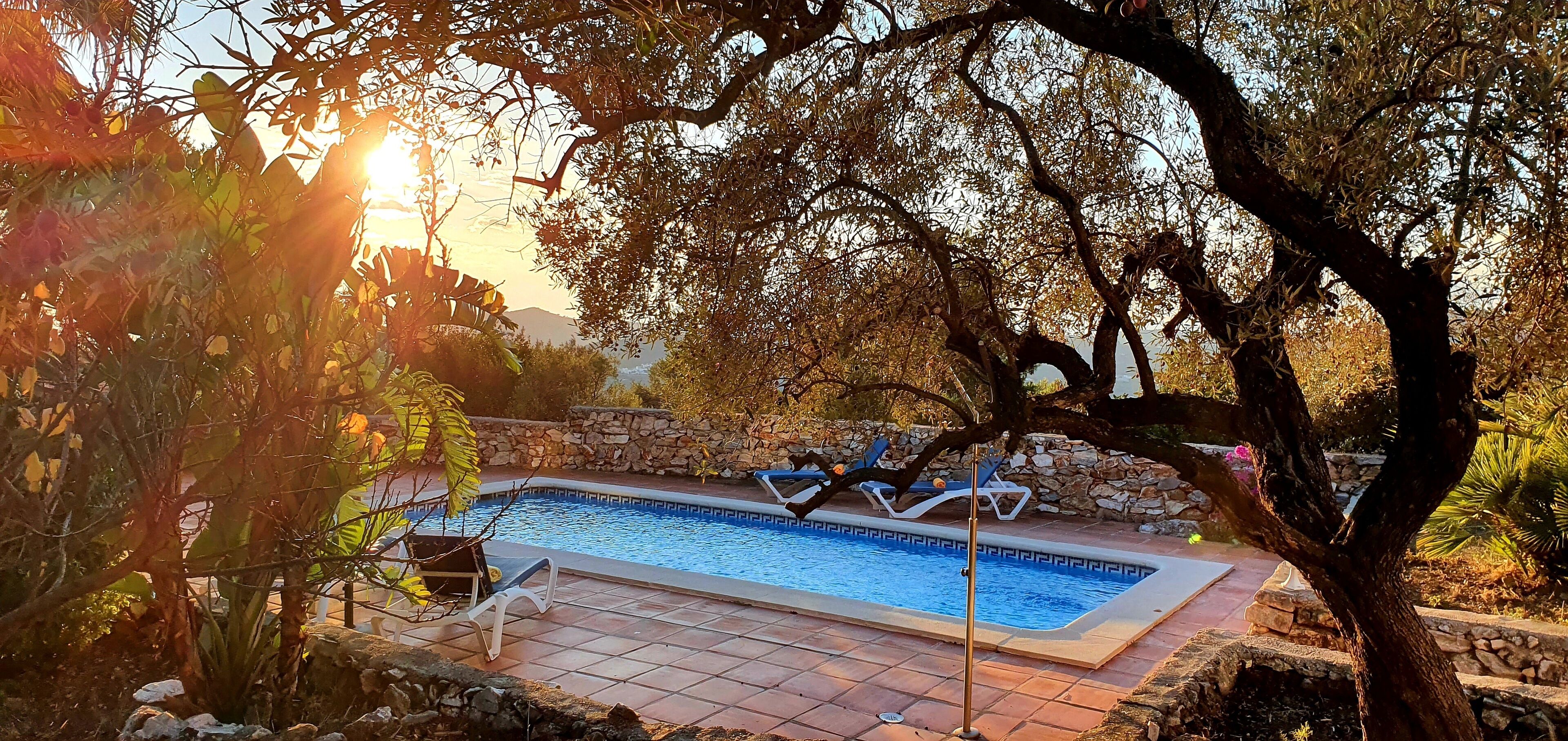 Utendørsbasseng og et oppvarmet basseng