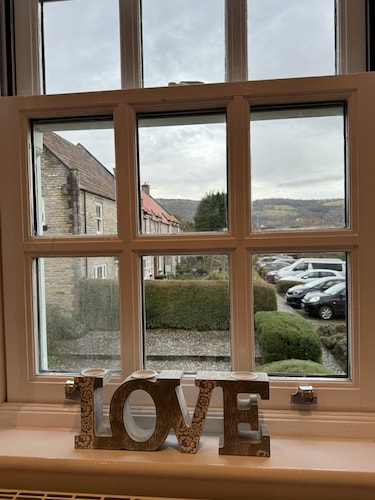 The Gorge Getaway - Deluxe 3-Bedroom Apartment