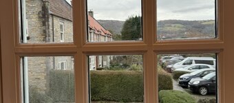 The Gorge Getaway - Deluxe 3-Bedroom Apartment