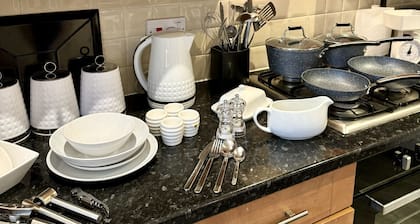 The Gorge Getaway - Deluxe 3-Bedroom Apartment