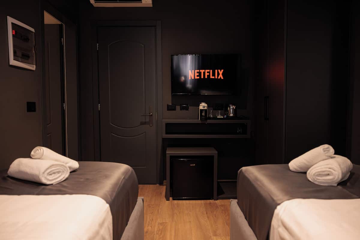 Deluxe Twin Room | Skrivebord, skrivebord for bærbar PC, blendingsgardiner og lydisolert
