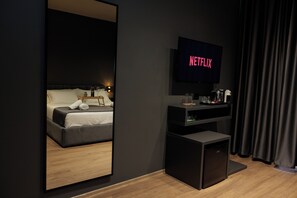 Deluxe Double Room with Balcony | Desk, laptop workspace, blackout drapes, soundproofing