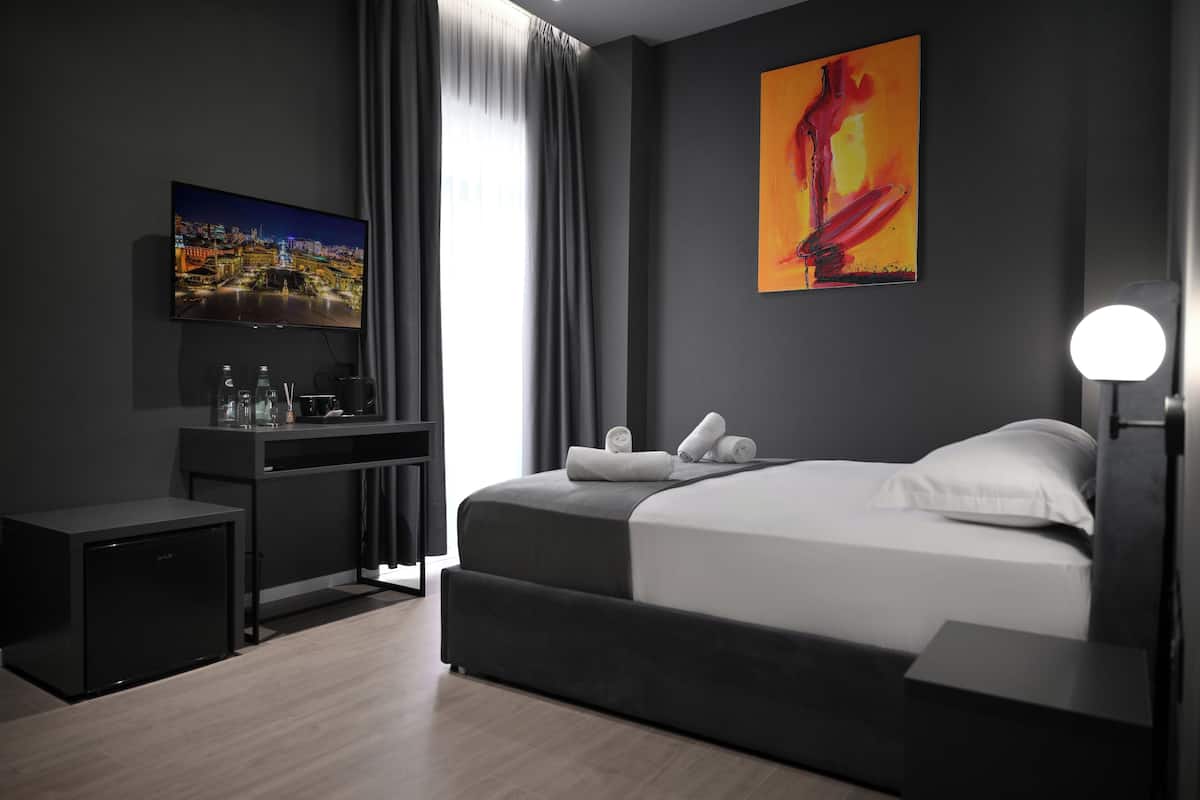 Double Room with Sofa Bed | Skrivebord, skrivebord for bærbar PC, blendingsgardiner og lydisolert