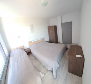 2 室のベッドルーム、アイロン / アイロン台、WiFi、ベッドシーツ