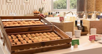 Hampton By Hilton Malaga Martiricos