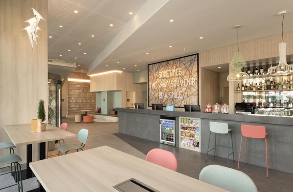 Lobby - Hampton By Hilton Malaga Martiricos (Málaga)