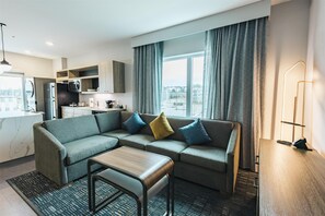 Suite, 1 chambre (Washer & Dryer) | Coin séjour