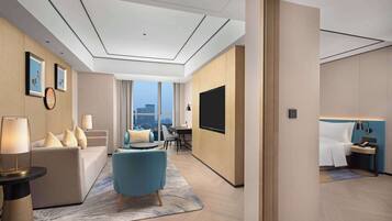 Deluxe Suite, 1 King Bed | Living area