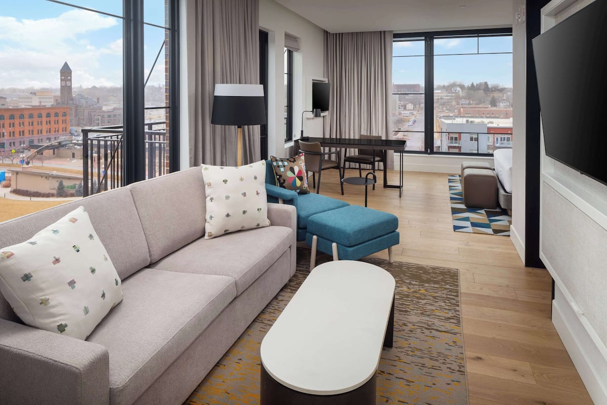 Room, 1 King Bed with Sofa bed, Balcony, City View (Corner) | Living area