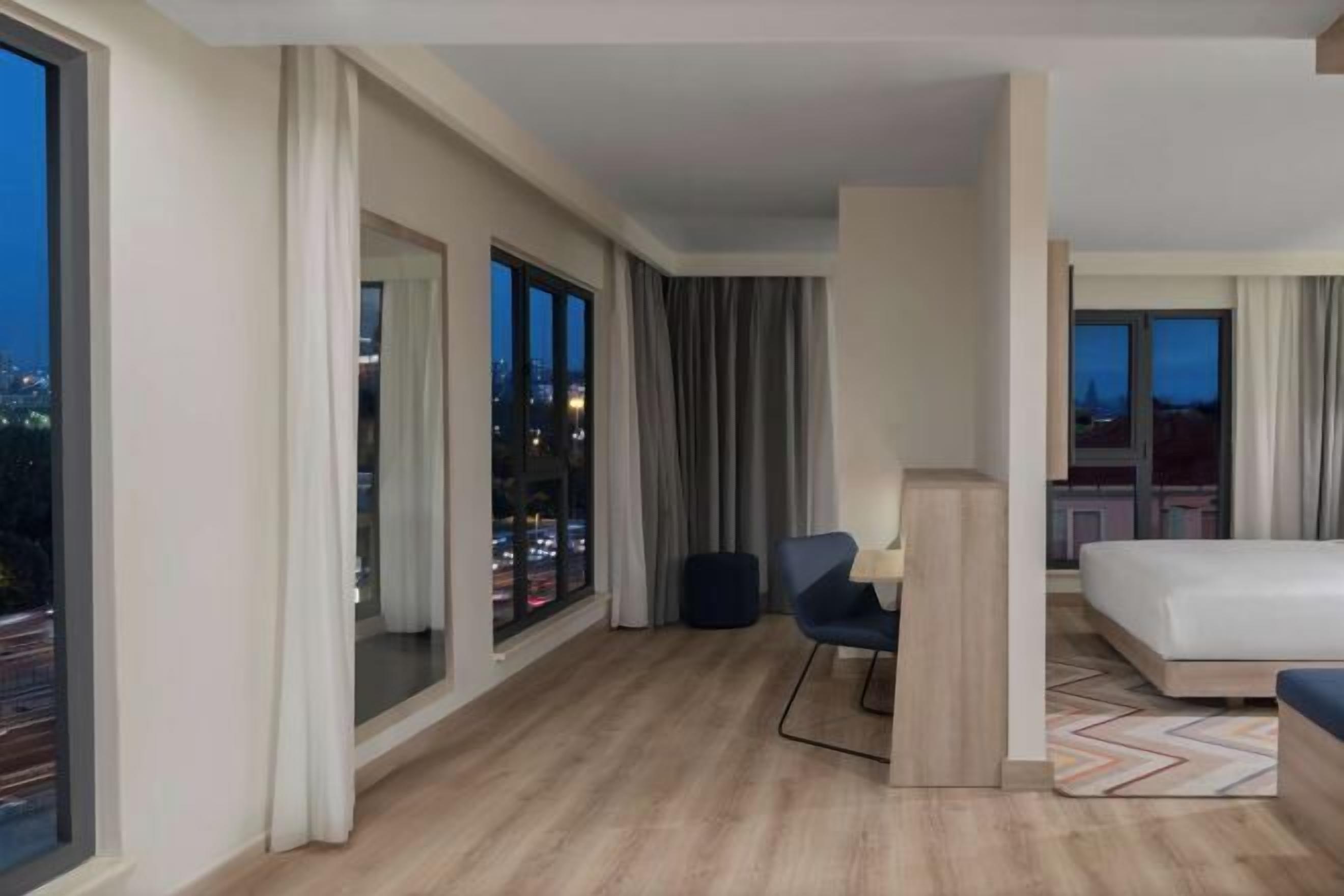 Soundproofing, iron/ironing board, free WiFi