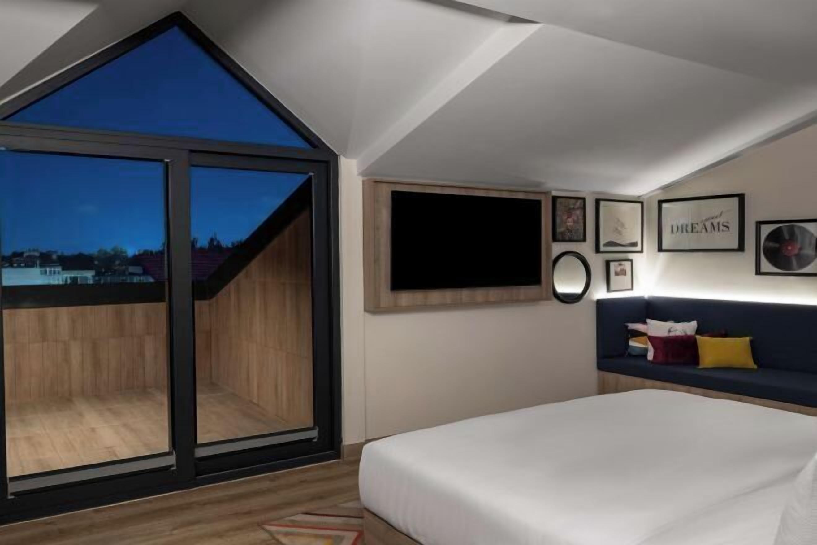 Soundproofing, iron/ironing board, free WiFi