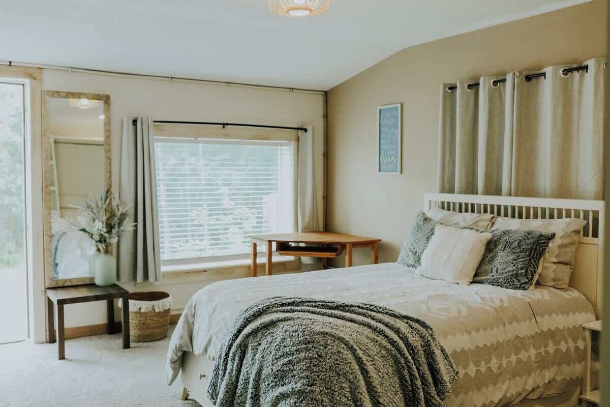 3 bedrooms, iron/ironing board, travel cot, WiFi