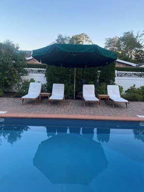 Een verwarmd zwembad