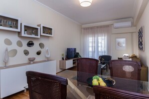 In-room dining - Boutique Stylish 1 Bd Apt in Patisia (Athens)