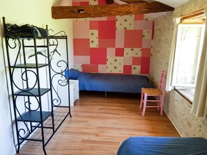 2 bedrooms, free WiFi, bed sheets