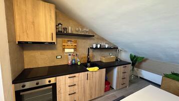 Kühlschrank, Ofen, Herdplatte, Toaster