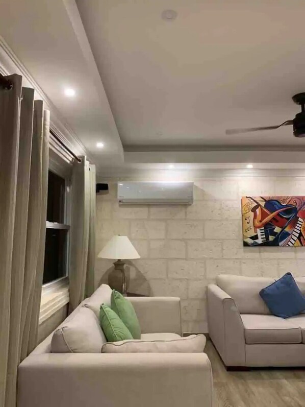 Smart TV - New Horizons (Mount Standfast)