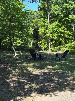 Property grounds - Cozy Cabin across the street from the Arkansas Grand Canyon on Hwy 7 (Jasper)