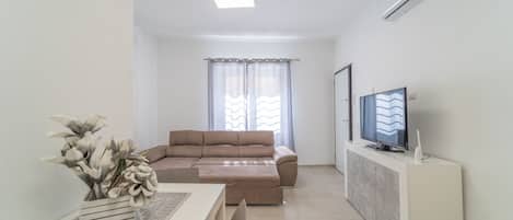 Comfort House | 1 bedroom, soundproofing, free WiFi, bed sheets