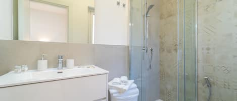Casa Confort | Baño | Secadora de cabello y bidet