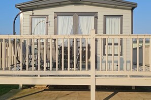 Terrace/patio - Premium 2 Bedroom Caravan With Free Wifi (Hunstanton)