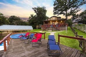 Terrace/patio - Lakefront Retreat/ Sleep 15
 Starlink Internet and 2 kayaks with reservations 

 (Mabank)