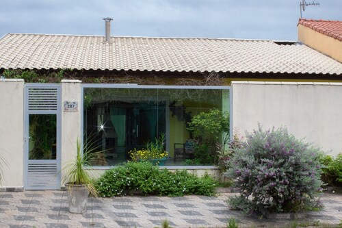 P004 Casa c 3 Dorm. Apenas 150m da Praia