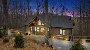 Exterior - NEW On Cloud Wine, Lux /Modern AMAZING Mtn.Views /Hot Tub/ Fire Pit/Private Deck (Blue Ridge)