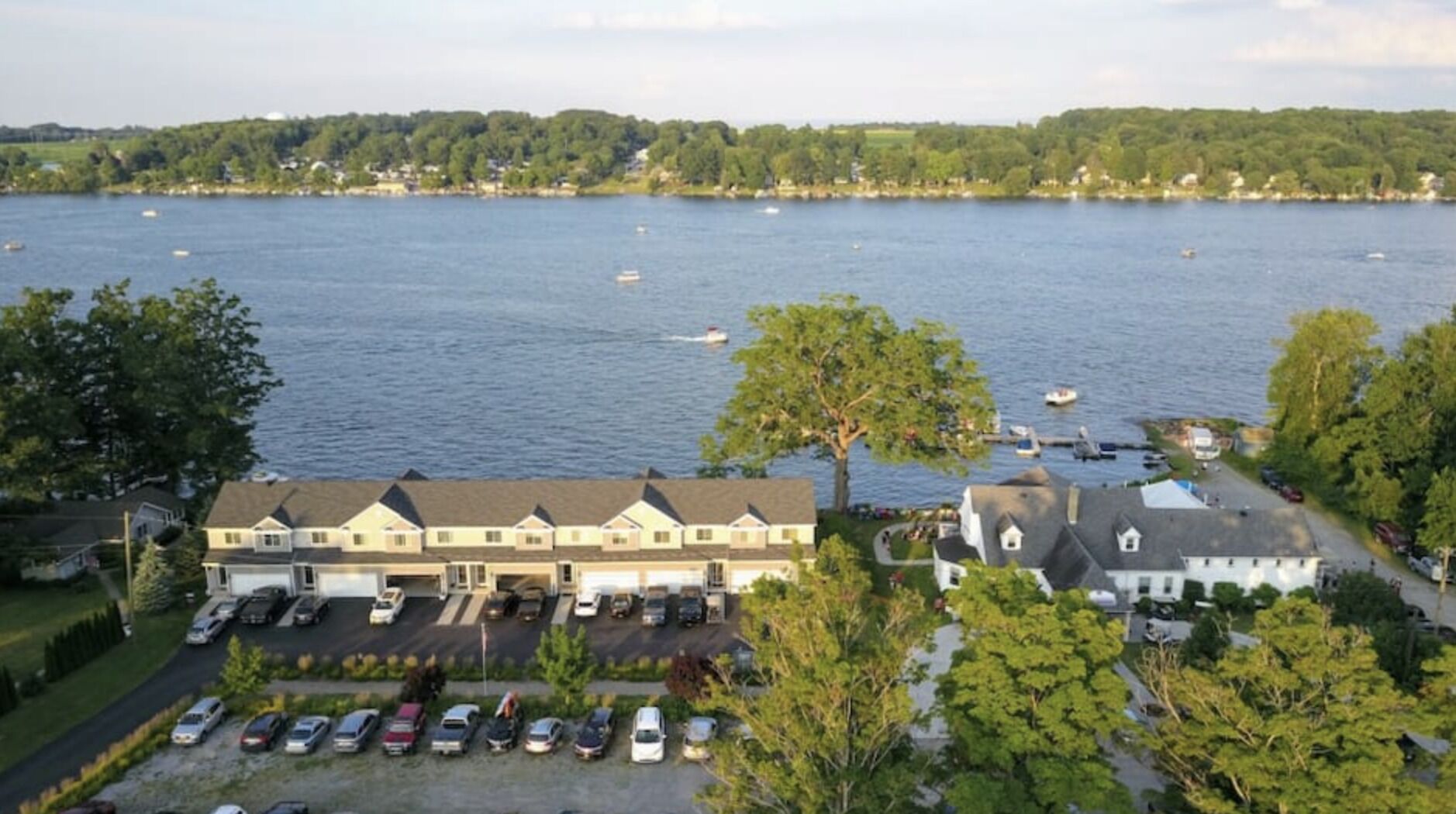 Lake Shore Retreat @ Silver Lake 