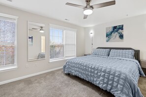 3 chambres, bureau, fer et planche à repasser, accès au Wi-Fi (inclus)